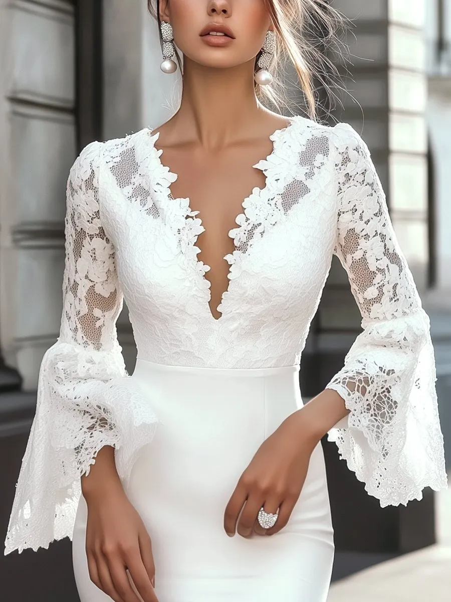 Sophisticated White Bodycon Dress with Flared Lace Sleeves